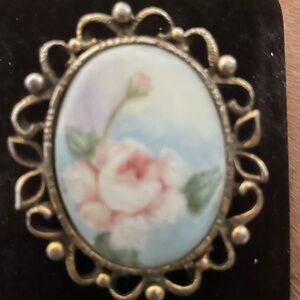 Elegant Floral Brooch with Gold Accents